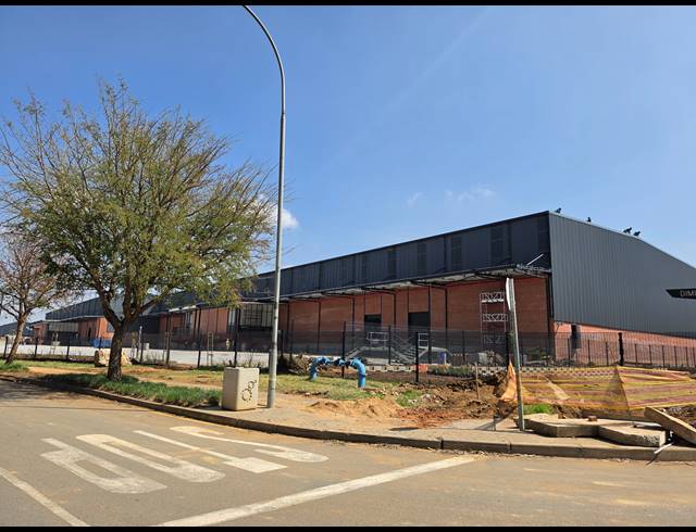 2,776M² WAREHOUSE TO LET IN GOSFORTH PARK